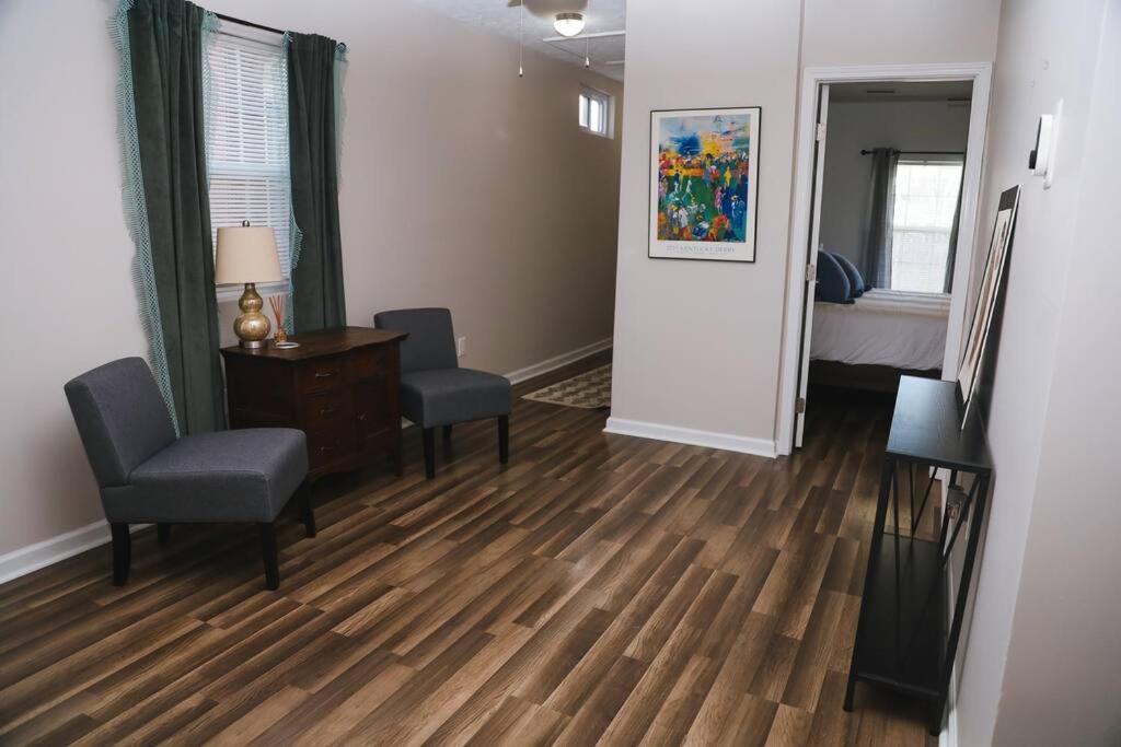 Charming Near Churchill Downs Holiday home Louisville